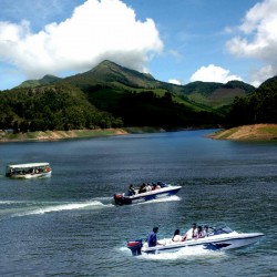 Kerala 5N/6D  (2N Munnar, 1N Thekkady, 2N Alleppey with 1N Houseboat )